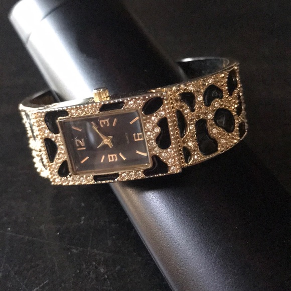 NWOT Blingy bracelet watch - Picture 2 of 5